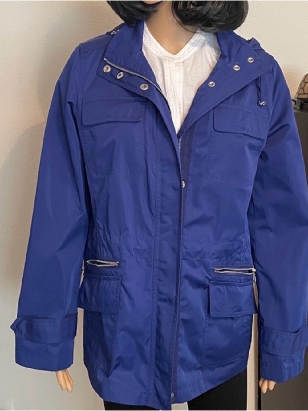 TALBOTS Hooded/removable Rain jacket. Size 12. Zipper & Snap pockets. Utility